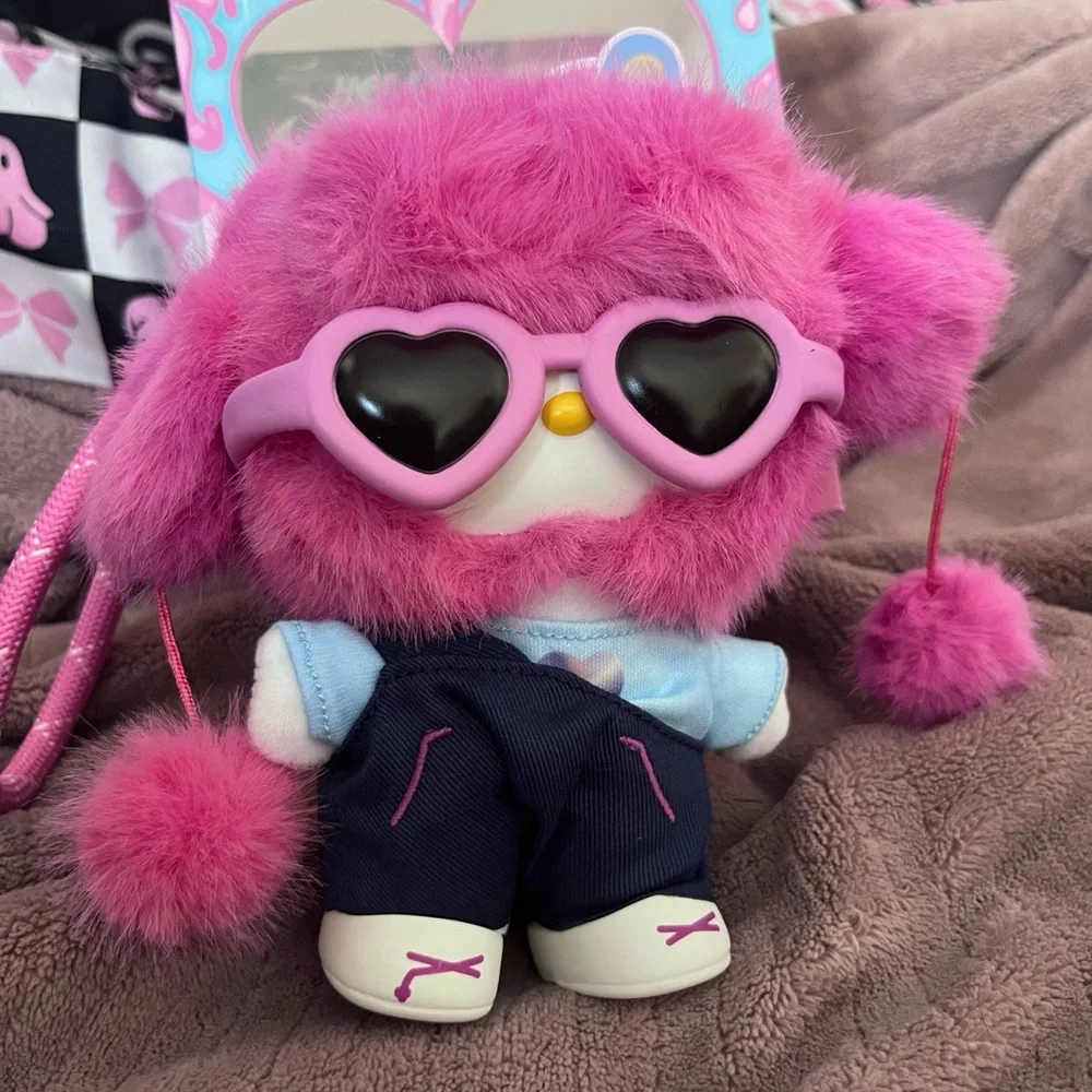 Hello Kitty Pop Star SECRET Plush Pendant w/ Heart Sunglasses - Picture 1 of 3
